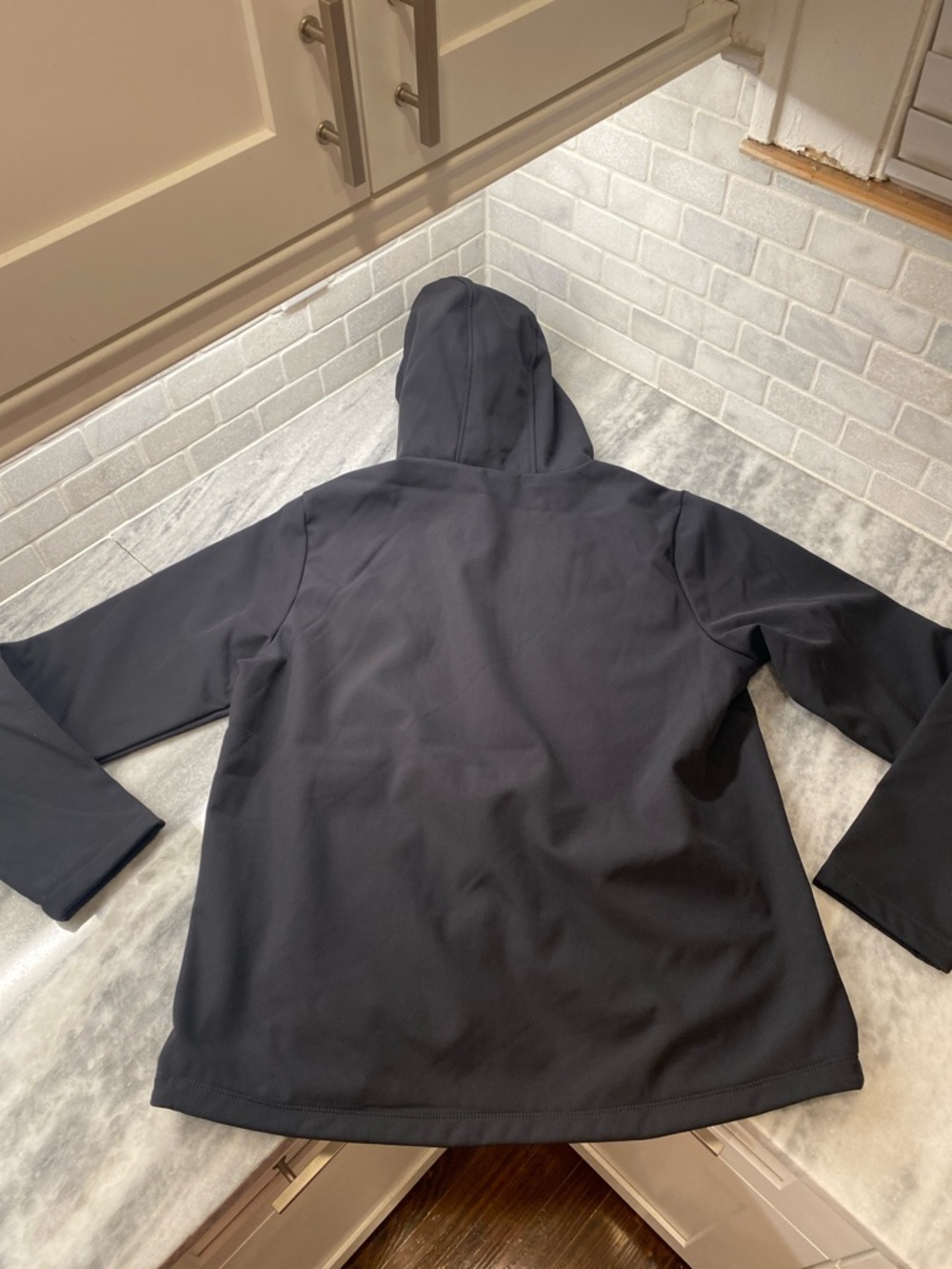 Asics Men's Black Hooded Performance Jacket - Picture 7 of 7